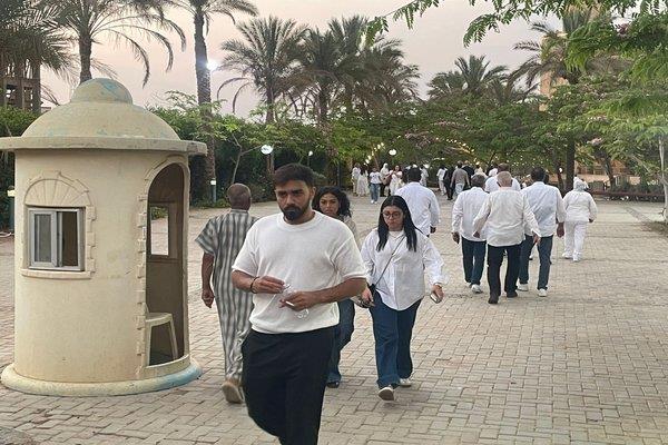  أسرة الفنان الراحل محمد مرزبان تستقبل العزاء بمسجد حسن الشربتلي  