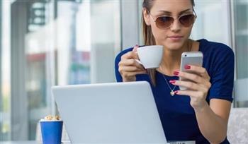 عادات رقمية بعد الانفصال قد تعيد فتح الجراح دون قصد