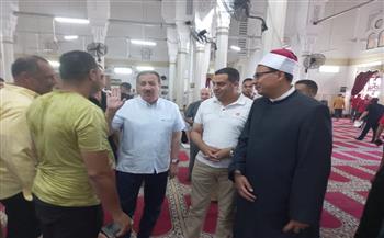 محافظ بورسعيد يؤدي صلاة الجمعة بمسجد السلام ويلتقي بعدد من المواطنين 