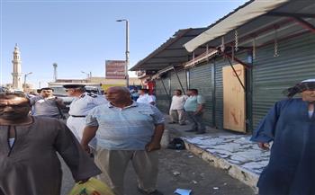 محافظ قنا يوجه بتكثيف الحملات الرقابية لإعادة الانضباط للشارع الدشناوي ورفع كافة الإشغالات