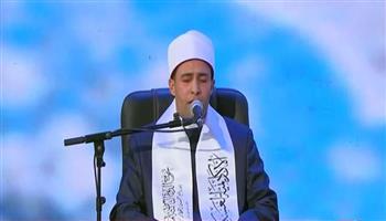الرئيس السيسي يستمع إلى آيات من الذكر الحكيم خلال حفل تخرج الدورة رقم (3) لأئمة وزارة الأوقاف