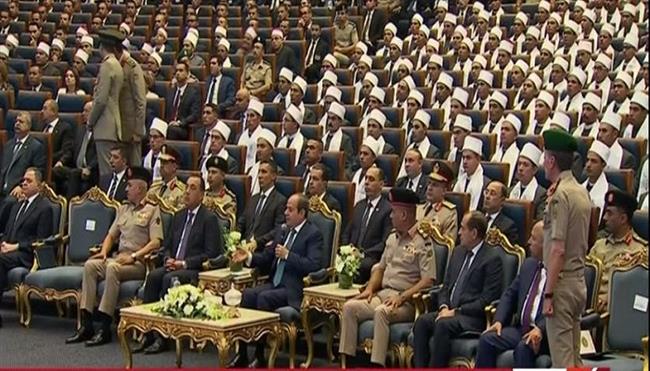 الرئيس السيسي يوجّه بتكريم العشرة الأوائل في دورة أئمة الأوقاف بالأكاديمية العسكرية  