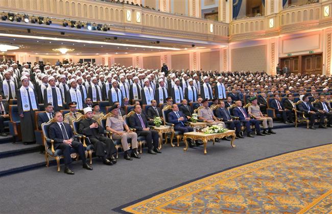 الرئيس السيسي يشهد تخرج الدفعة الثالثة لأئمة الأوقاف ويوجه بتأهيل الأوائل وإيفادهم في بعثات تعليمية بالخارج