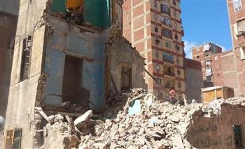 الإسكندرية: إزالة أجزاء متهالكة من 17 عقارًا حفاظا على حياة المواطنين 