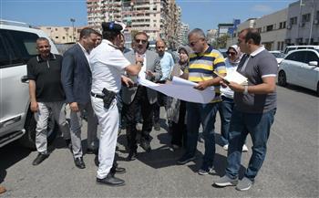 محافظ بورسعيد يبحث ميدانياً خطة ازدواج وتطوير شارع 23 يوليو وامتداد الاستاد لتحقيق السيولة المرورية