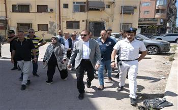 محافظ بورسعيد يوجه إنذاراً شديد اللهجة لمسؤولي شركة النظافة لرفع كافة المخلفات فوراً 