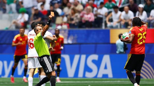 مجموعة مصر.. طرد ناثان نجويي لاعب بلجيكا أمام إيران في كأس العالم 2026