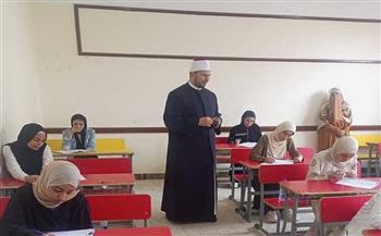 طلاب الثانوية الأزهرية بشمال سيناء يؤدون امتحان مادة الإحصاء