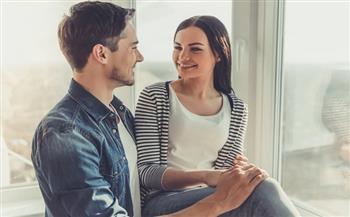 من الصمت إلى التفاهم.. كيف يساهم الحديث المنتظم بين الشريكين في تقوية العلاقة؟