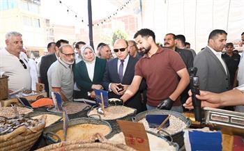 محافظ الغربية يتفقد أكبر سوق لليوم الواحد ببسيون وسط إقبال كثيف من المواطنين