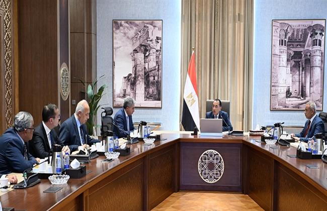 رئيس الوزراء يبحث مع ممثلي قطاعي السياحة والطيران سبل دفع الحركة السياحية