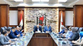  وزير التعليم ومحافظ سوهاج يعقدان اجتماعًا مع مديري الإدارات لمتابعة إجراءات سير امتحانات الثانوية العامة