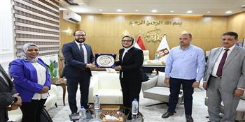 محافظ الوادي الجديد تبحث تطوير تكتلات التمور بالمحافظة بالتعاون مع اليونيدو