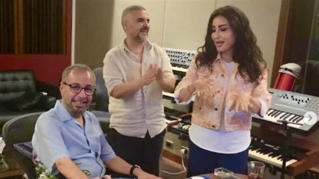 لطيفة تشوق جمهورها لألبومها الجديد من داخل الاستوديو  
