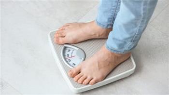 لماذا تلجأ بعض النساء إلى قياس أوزانهن بشكل متكرر؟.. علم النفس يوضح