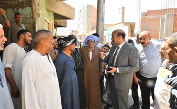 محافظ أسيوط يتابع أعمال الجمعية الزراعية بقرية ريفا وانتظام صرف الأسمدة للمزارعين