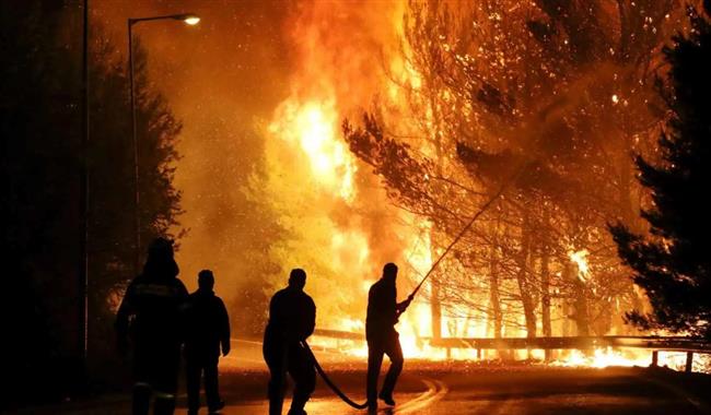 "آيرون فاير" يلتهم 87 كم.. الغرب الأمريكي يحترق بسبب موجة الحر
