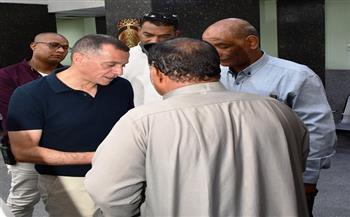 محافظ أسوان يتابع مستوى الخدمات بالمركز التكنولوجى والإستجابة الفورية لمطالب المواطنين