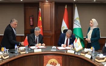 محافظ الجيزة يوقع بروتوكول تعاون مع مدينة نانجينغ الصينية لتعزيز التفاهم المتبادل والتعاون والصداقة