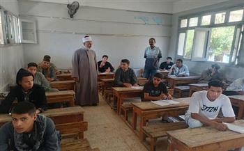 رئيس "سوهاج الأزهرية" يتفقد لجان إمتحان الفقه للقسم الأدبي ويطمئن على انتظام سير الإمتحانات 