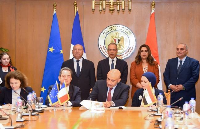 وزارة الخارجية تستضيف مراسم التوقيع على اتفاقيات تعاون بين عدد من الوزارات والهيئات المصرية والوكالة الفرنسية 