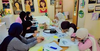 ورشة للرسم الحر بقصر ثقافة المنيا لتنمية المهارات الفنية لدى الرواد