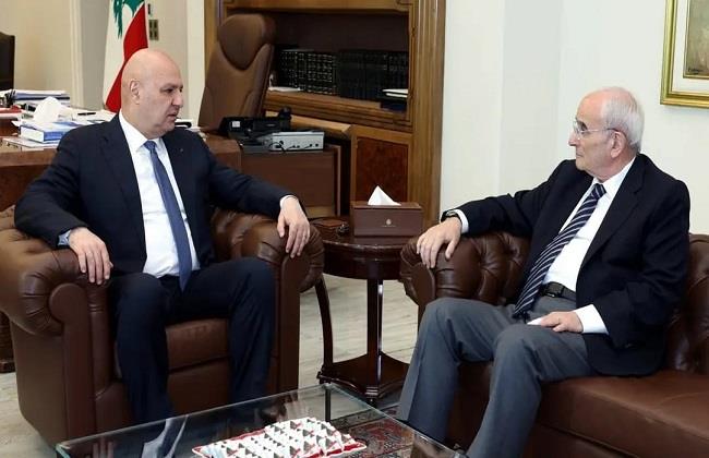 الرئيس اللبناني ووزير الدفاع يبحثان الأوضاع الأمنية واحتياجات المؤسسة العسكرية