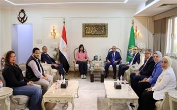 محافظ الإسماعيلية يستقبل نبيلة مكرم لإطلاق القافلة التنموية الشاملة بقرية الحجاز