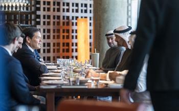 رئيس الإمارات ووزير الخارجية الأمريكي يبحثان التطورات بالمنطقة والجهود المبذولة بشأنها