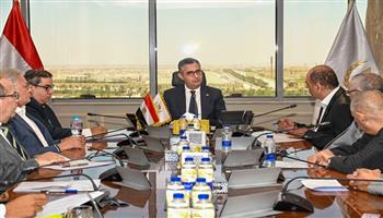وزير التموين يبحث تطوير منظومة الدعم مع شعبة المواد الغذائية وبدالي التموين