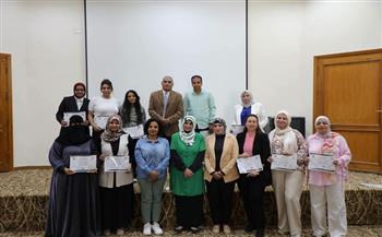نائب محافظ البحر الأحمر تشهد ختام دورة تدريبية على برنامج Canva وتُسلم شهادات اجتياز للمتدربين