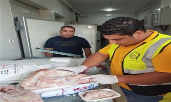 تموين الإسماعيلية يضبط 10 أطنان من الطيور ومصنعات الدجاج بأحد الثلاجات بها علامات فساد وغير صالحة للاستهلاك 