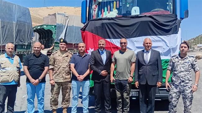 وصول الدفعة الثامنة من المساعدات الأردنية إلى لبنان عبر معبر المصنع