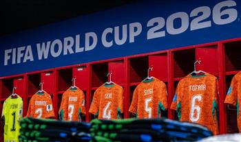 كأس العالم 2026.. قمصان كوت ديفوار تزين الملعب قبل مواجهة كوارساو