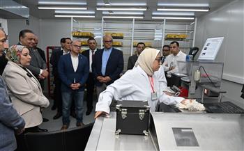 وزير الاستثمار ومحافظ الإسكندرية يبحثان مع قيادات هيئة اختبارات القطن خطط تطوير العمل