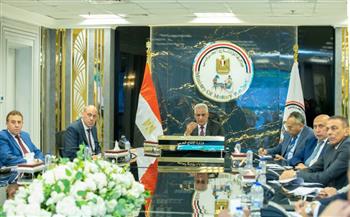 وزير الإنتاج الحربي يترأس اجتماعاً لمتابعة مشروعات "حياة كريمة" ويشدد على الالتزام بالجداول الزمنية