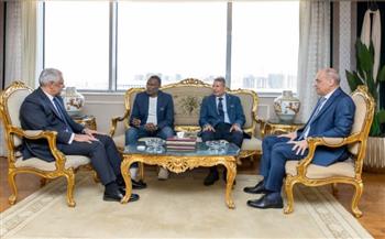 "جمبلاط" يؤكد خلال لقائه المدير الفني بنادي الإنتاج الحربي الدعم الكامل للجهاز الفني واللاعبين