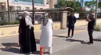بالرقص والموسيقى.. زوجان يحتفلان بالطلاق بعد علاقة ربع قرن (فيديو)