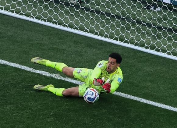 العرب في المونديال.. مصطفى شوبير يعادل رقم تاريخي لعصام الحضري  