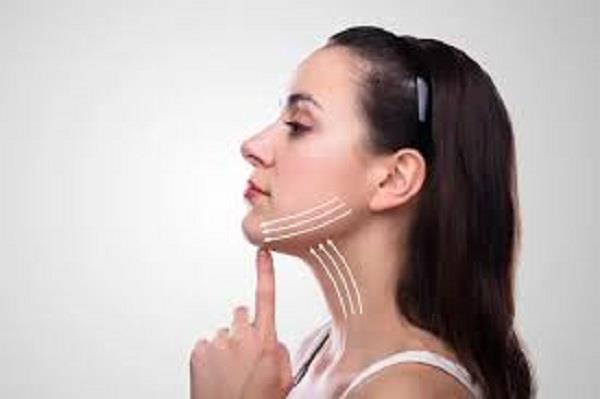 للتخلص من الذقن المزدوجة والحصول على فك أكثر تحديد.. اتبعي تلك الحيل