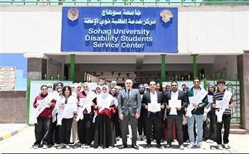 رئيس جامعة سوهاج الأهلية يكرم المشاركين في دورة لغة الإشارة لتعزيز التواصل مع ذوي الإعاقة