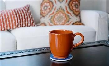 لاستعادة لمعان الأكواب والفناجين خلال دقائق.. اتبعي تلك الحيل