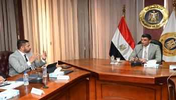 وزير الصناعة يبحث مع شركة "التوكل الكهربائية – جيلا" خطط التوسع في توطين تكنولوجيا الإضاءة 