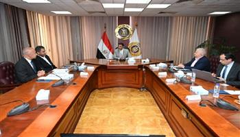 وزير الصناعة يبحث مع "أونا إلكتريك" تعميق تصنيع المهمات الكهربائية وتعزيز المنتج المحلي