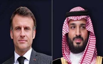 ولي العهد السعودي والرئيس الفرنسي يبحثان هاتفيا جهود التوصل لحلول شاملة لضمان الاستقرار بالمنطقة