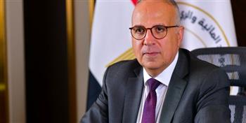 وزير الري يتابع موقف غرق أحد الصنادل بمنطقة ميناء السد العالي شرق ببحيرة ناصر