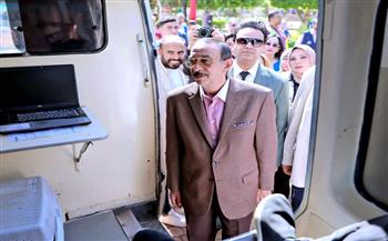 محافظ سوهاج يتفقد حملة التبرع بالدم ويثمن جهود المتبرعين والمتطوعين