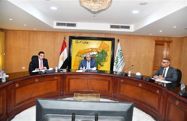 محافظ الفيوم يتابع الموقف التنفيذي لمشروعات القرض الأوروبي