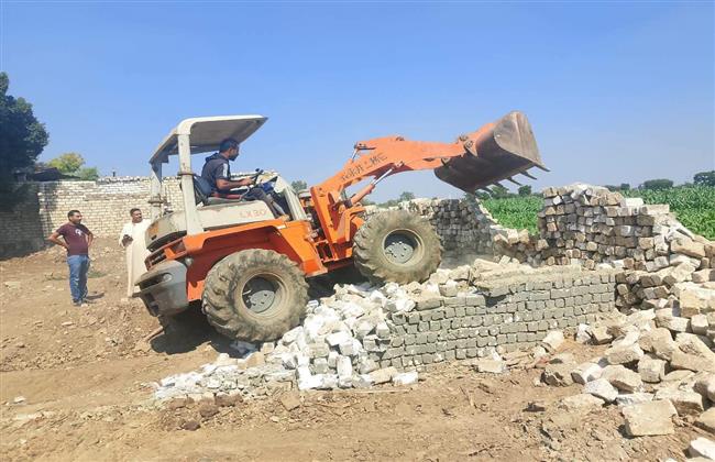 إزالات فورية لعدد من حالات التعدي على الأراضي الزراعية والبناء المخالف بالمنوفية 