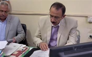 محافظ سوهاج يفحص ملفات تقنين الأراضي في جولة مفاجئة بساقلتة